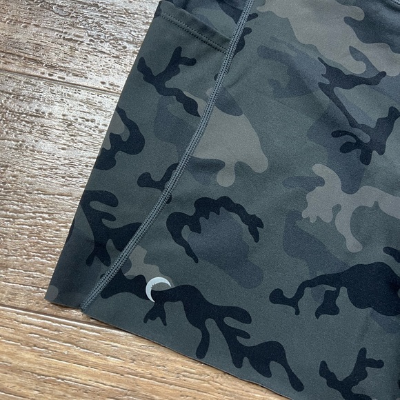 Zyia shorts size large - Picture 3 of 5